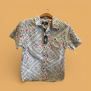 Eighty Eight Men's Size Medium NWT Black and White Rose and Leaf Patterned Shirt